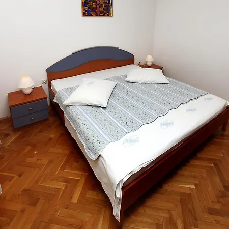 In Beautiful Split Appartement *